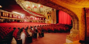 The Chicago Theatre Tour Experience