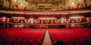 The Chicago Theatre Tour Experience